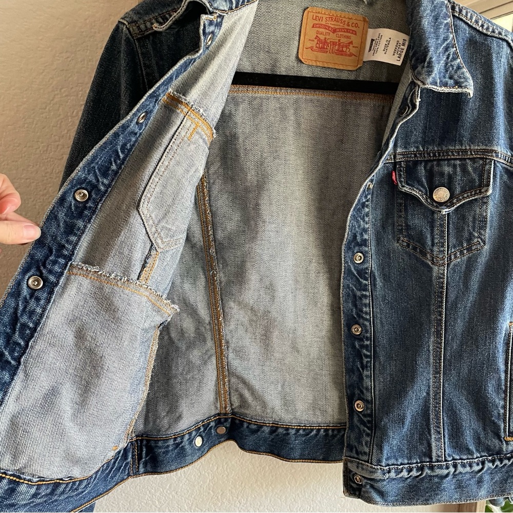 LEVI’S 💙Denim Jacket - Picture 7 of 14